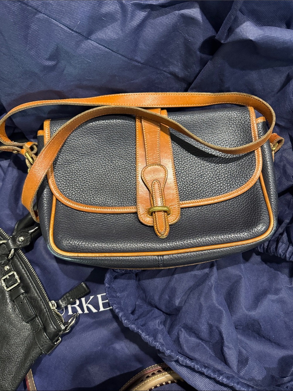 Leather handbag lot: Dooney and Bourke, Coach, Brahmin. - Picture 7 of 13